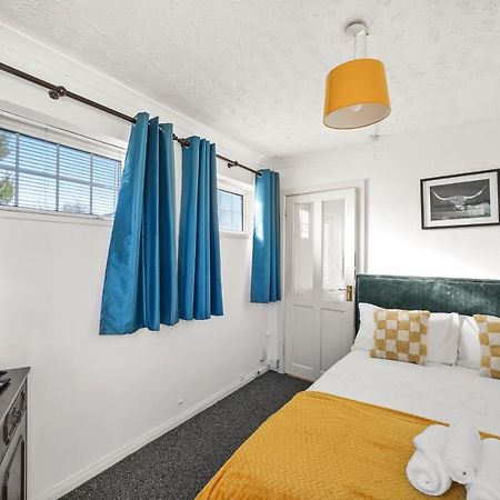 1 Bedroom Flat Aylesbury, Private Parking, Fowler Rd Aylesbury  Exterior photo
