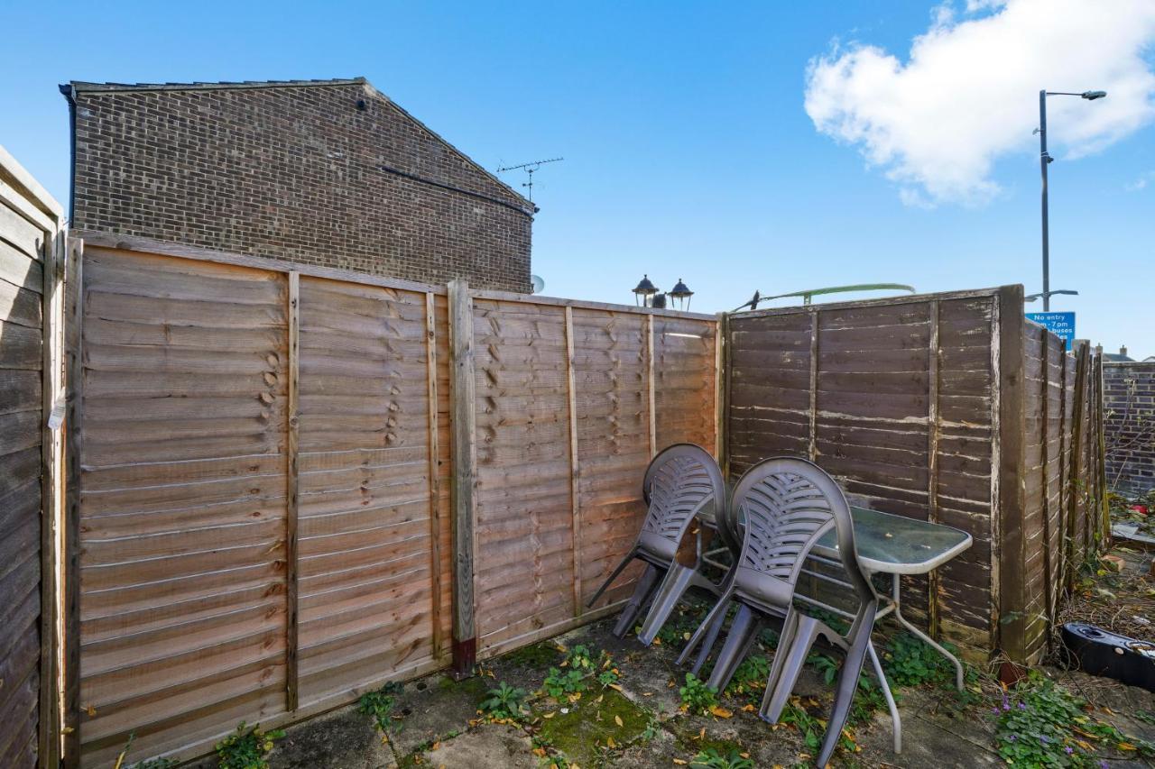 1 Bedroom Flat Aylesbury, Private Parking, Fowler Rd Aylesbury  Exterior photo